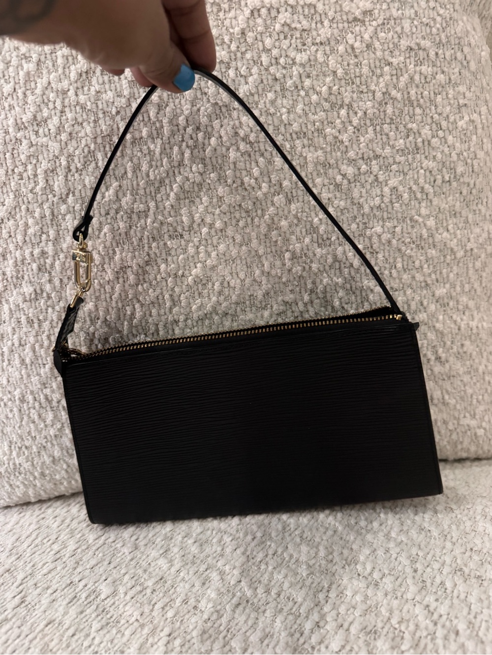 Vintage Louis Vuitton Black Epi Pochette Leather Zip Wristlet with Gold Hardware - Picture 2 of 7